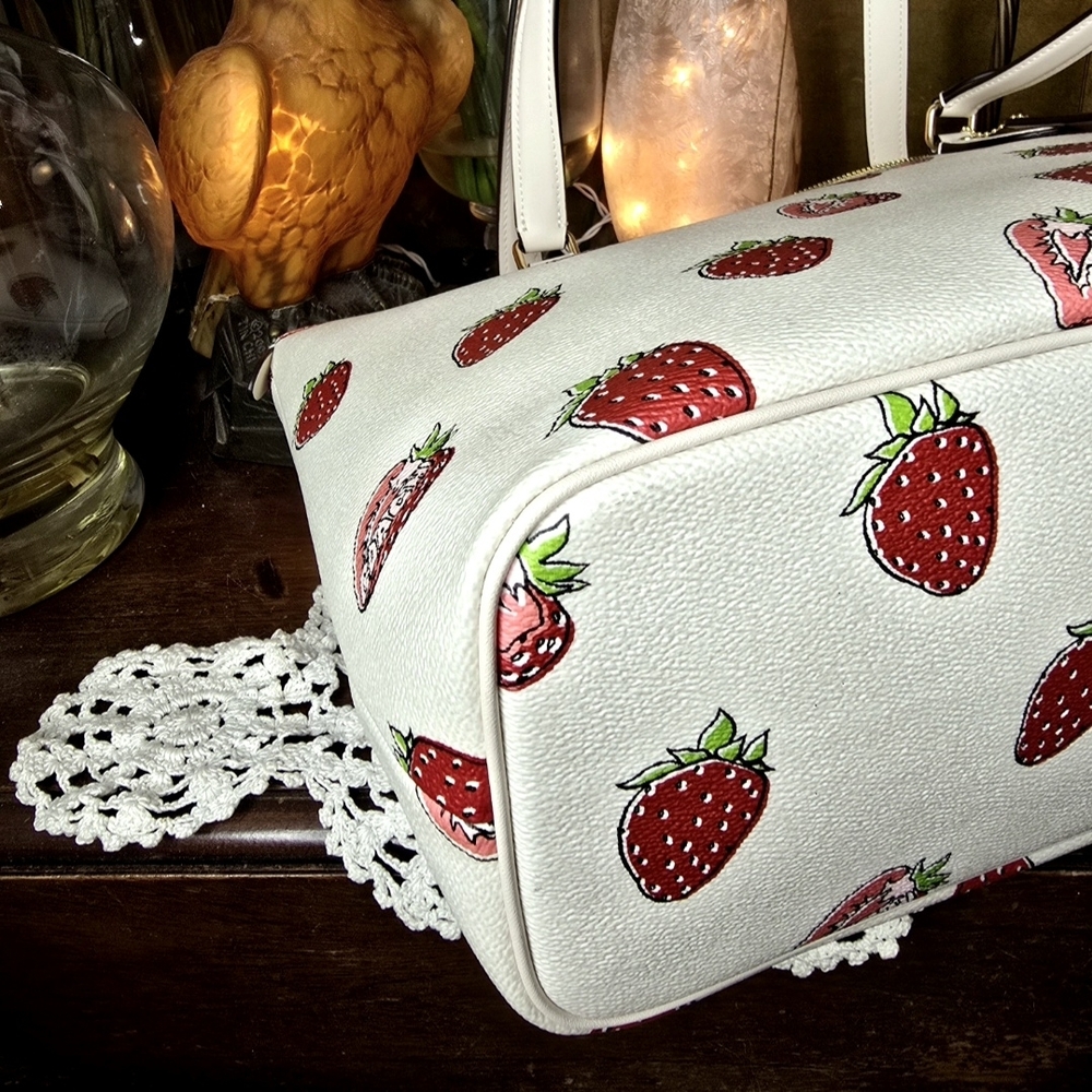 NWT Coach White Strawberry Print Women's Bag - Picture 3 of 7
